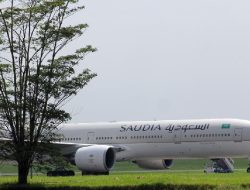 Tim Penjinak Bom Periksa Saudia Airlines yang Bawa 376 Jemaah Haji Mendarat Darurat di Kualanamu