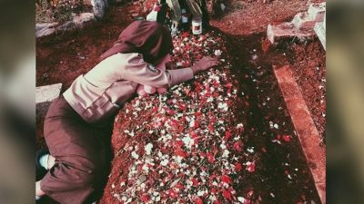 Sedih Pemakaman Diva