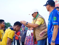Penutupan Turnamen Mini Soccer Bupati Toba Cup I 2025 di Lapangan HKBP Godung Janjimatogu Uluan