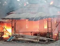 WARGA Ngamuk Pegawai Koperasi Dibunuh Nasabah Saat Tagih Utang, Rumah Pelaku Dibakar, Geruduk Polsek