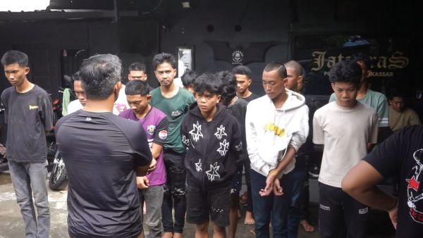 Belasan Anggota Geng Motor