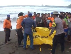 Isak Tangis di Laut Selat Malaka: Anak dan Istri Nelayan Hilang Tabur Bunga, Doa di Tengah Gelombang