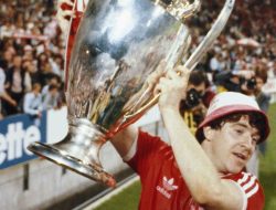 Pahlawan dua Piala Eropa Nottingham John Robertson tutup usia