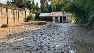 Lumpur Kubur Rumah Warga