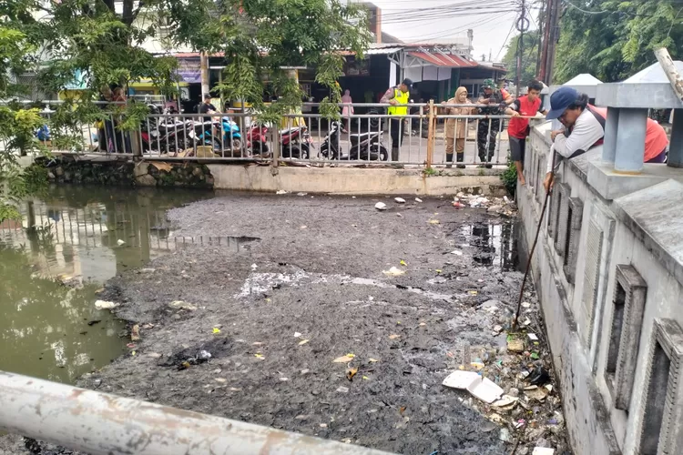 Talud Sungai Tlogosari Semarang