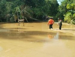 Banjir Rendam 41 Rumah di Desa Sukaraja Sepaku 129 Warga Terdampak