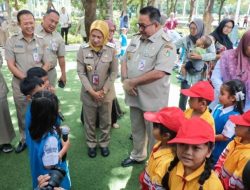 Rano Karno Kerja Bakti Bareng Warga di Cempaka Putih Kita Antisipasi DBD