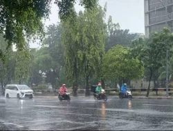 Sejumlah Wilayah Diguyur Hujan Lebat hingga Petir