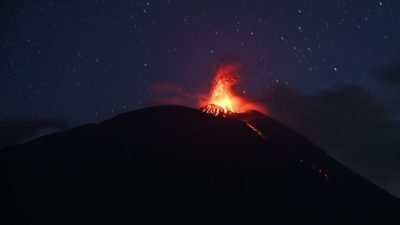 Gunung Ile Lewotolok Meletus