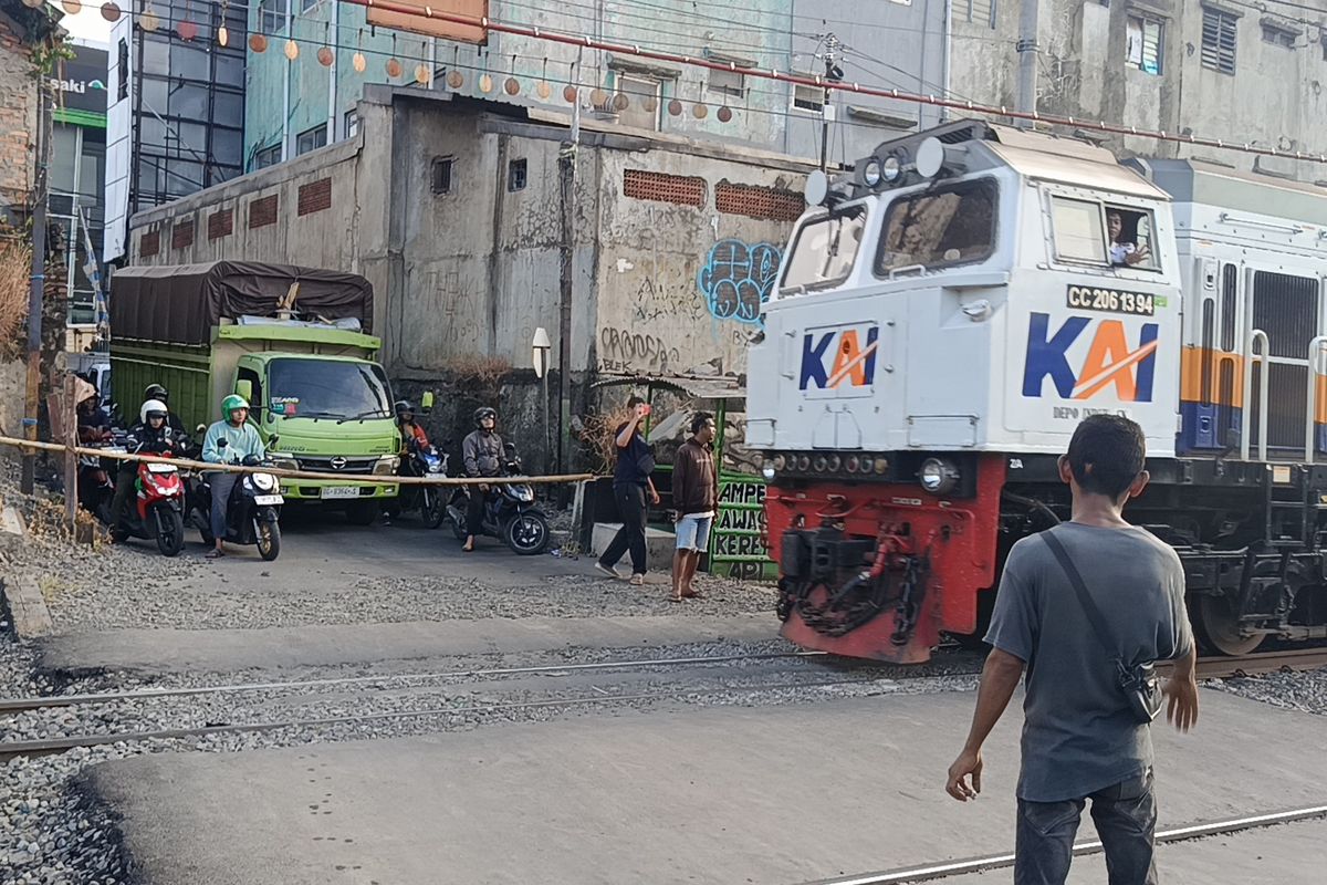 1.903 Pelintasan Sebidang